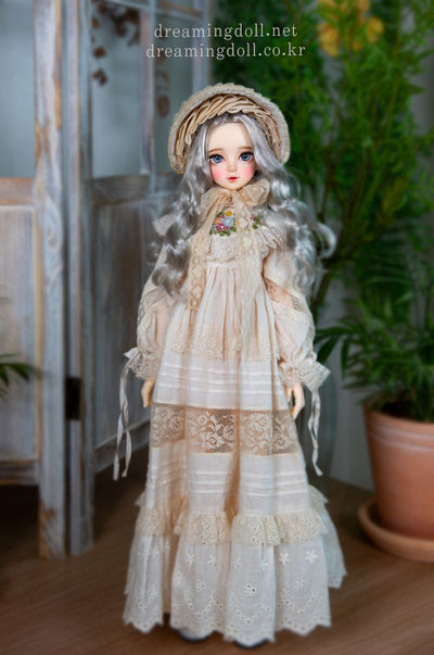 Sarah | Preorder | DOLL