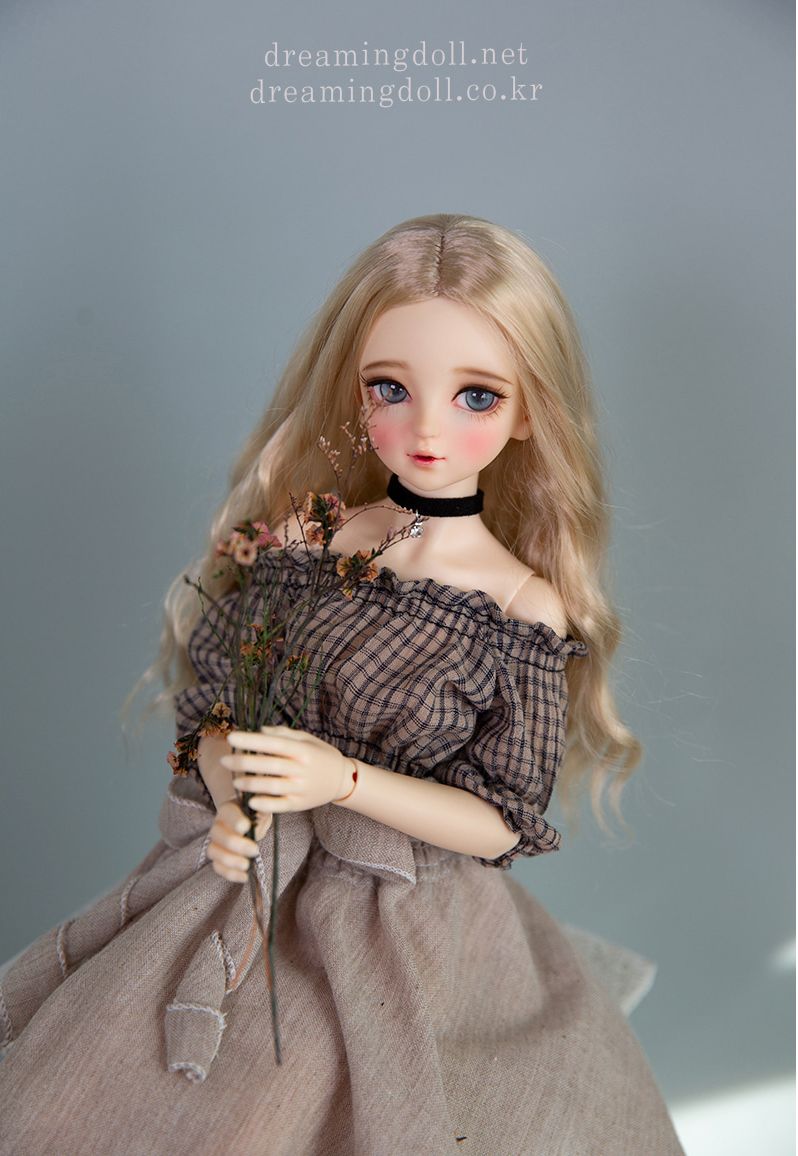 Sarah | Preorder | DOLL