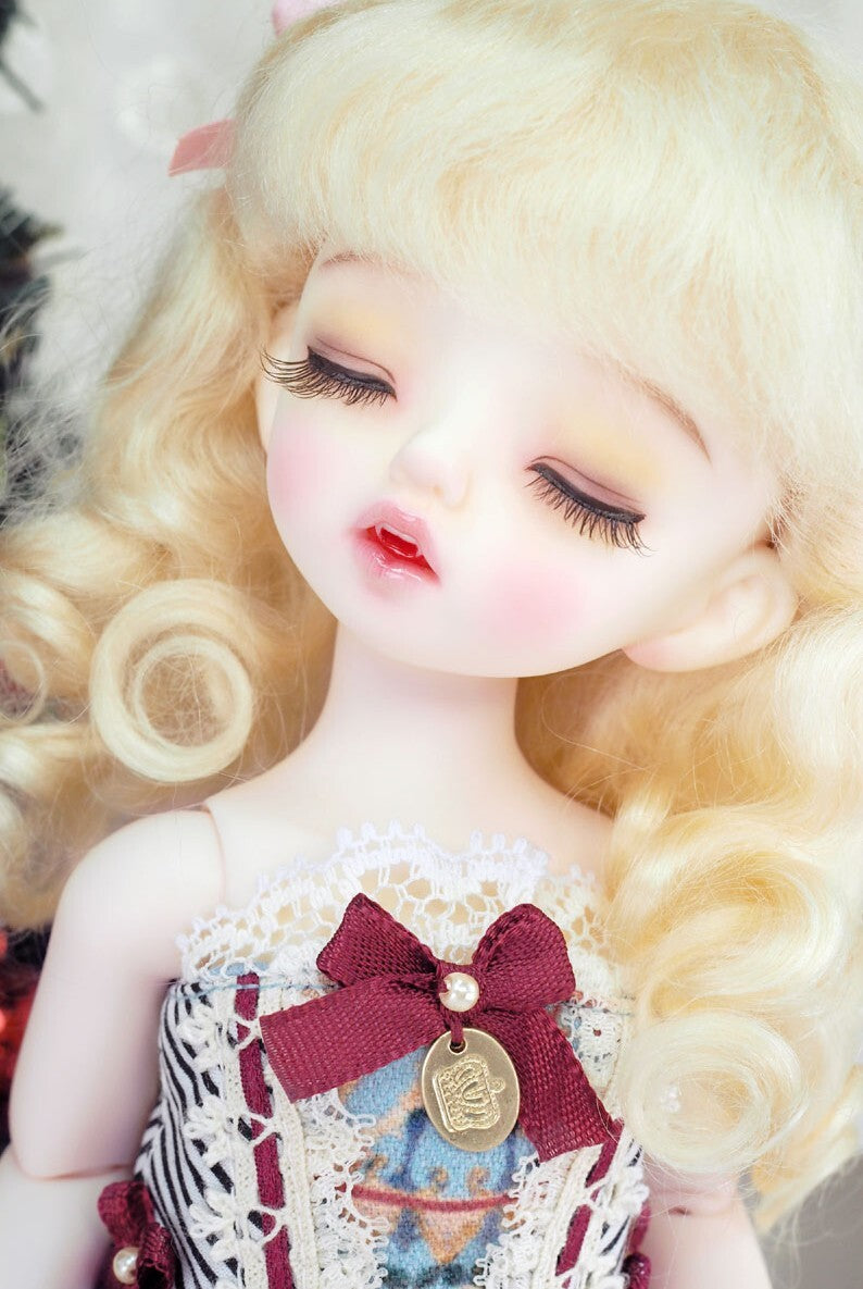 Sleeping Carol [Limited Time Offer] | PREORDER | DOLL