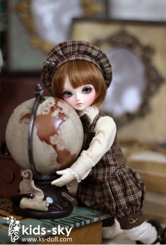 Amber | Preorder | DOLL